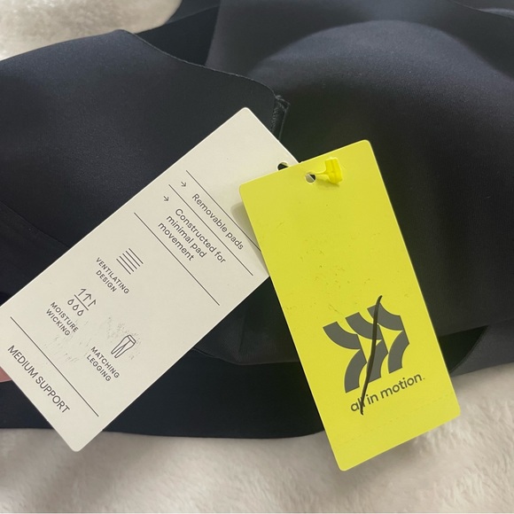 All In Motion Womens Sport Bra Medium Support Strappy Bonded Size S 32 A,B,C - Picture 7 of 7